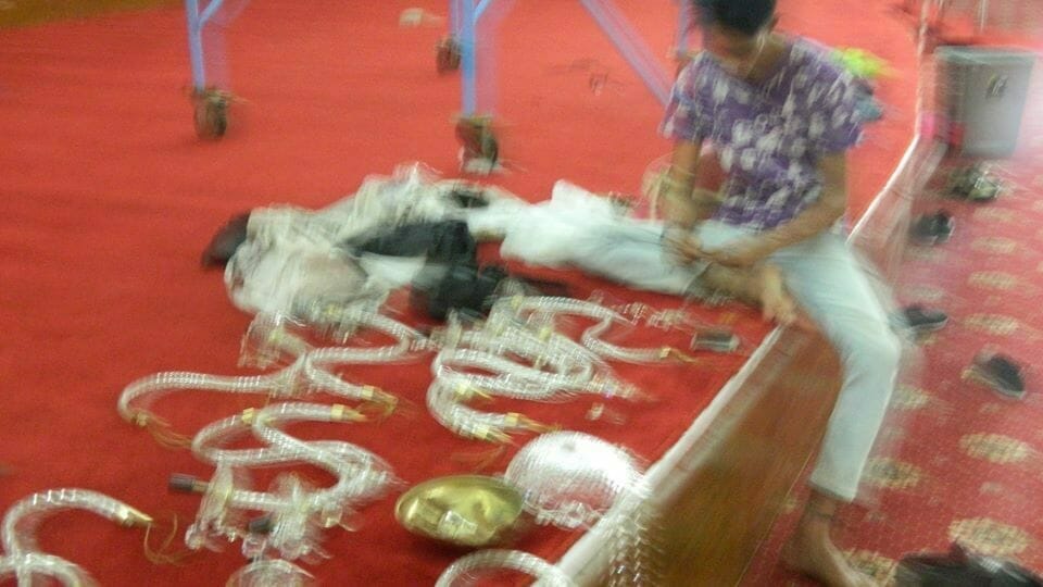 cuci lampu kristal hari ke 2 antam 07