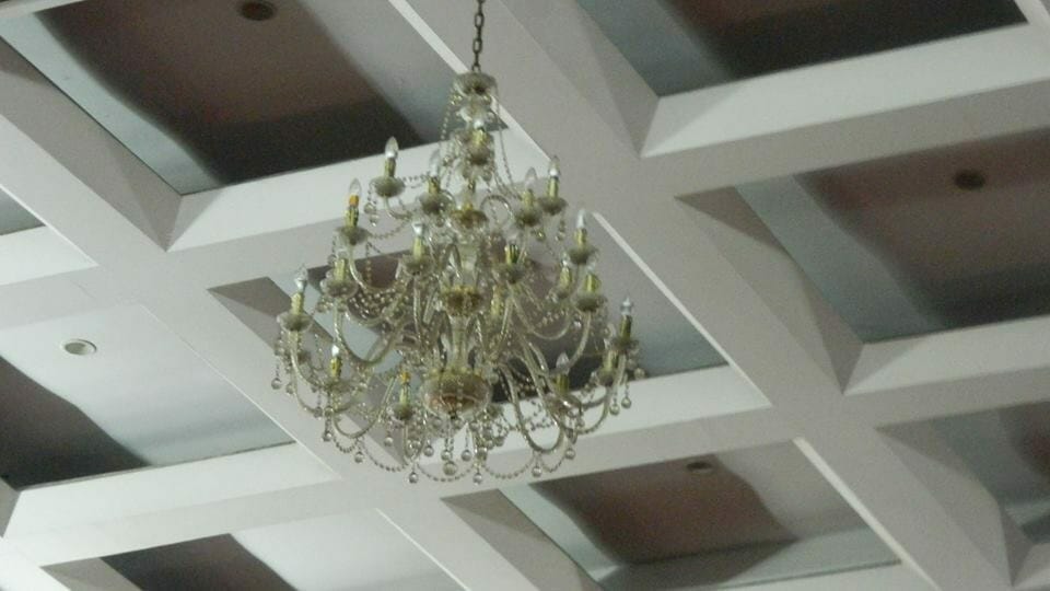 cuci lampu kristal hari ke 2 antam 11