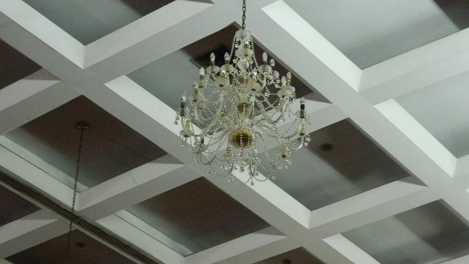 cuci lampu kristal hari ke 2 antam 12