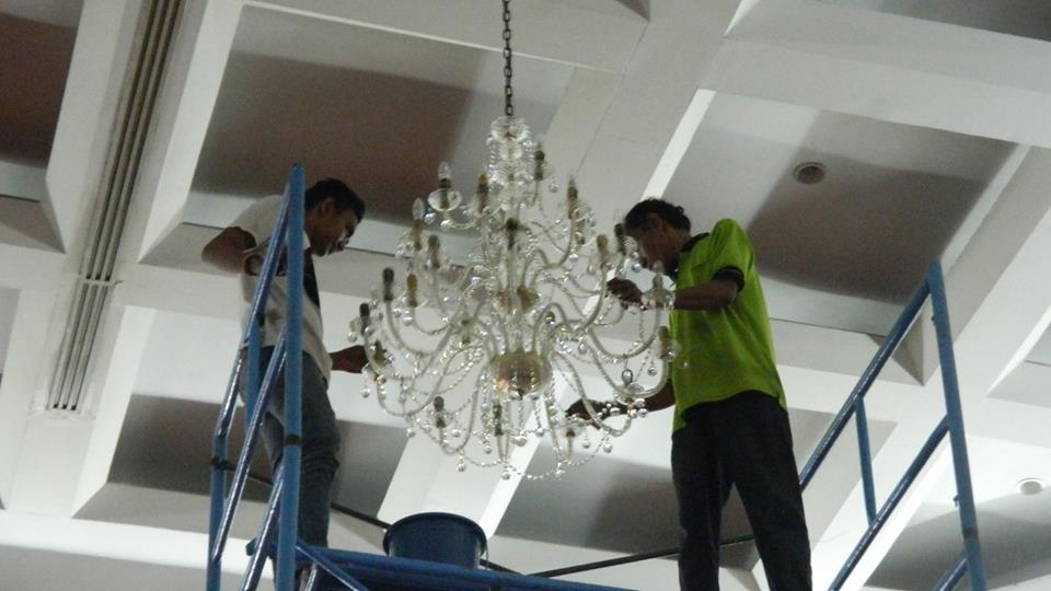 Cuci lampu kristal hari ke-5 Antam cuci lampu kristal hari ke-5 antam 04
