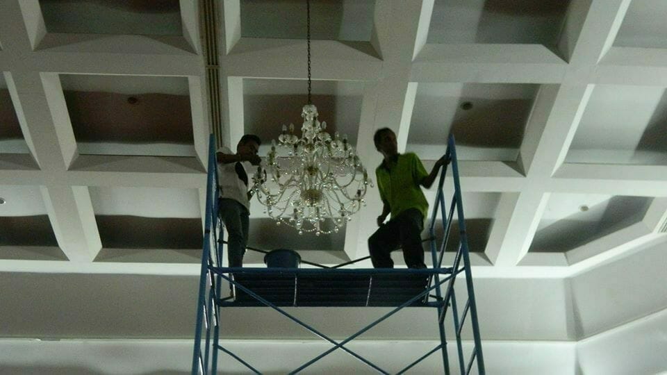 Cuci lampu kristal hari ke-5 Antam cuci lampu kristal hari ke-5 antam 06