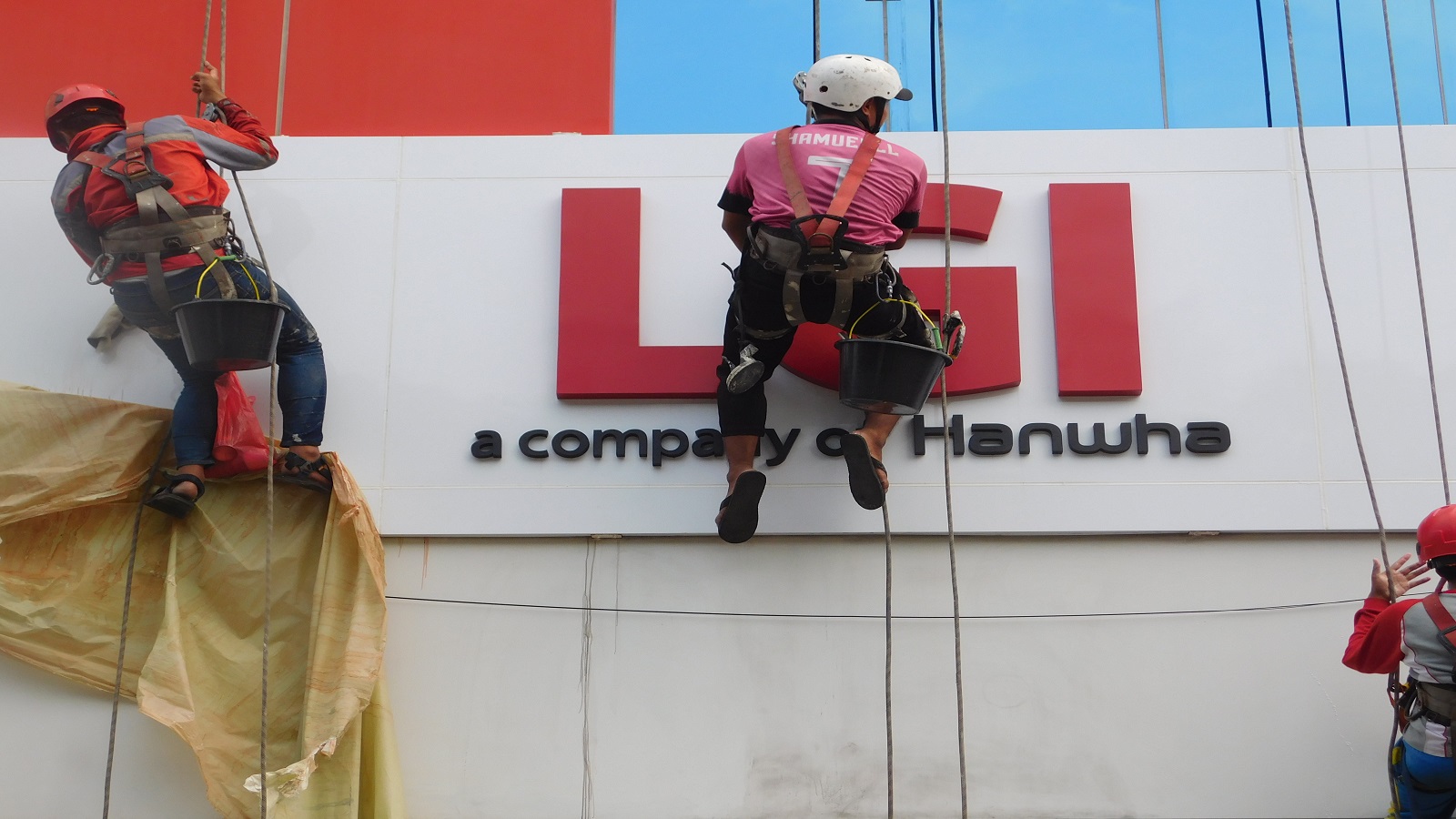 cuci kaca gedung lippo general insurance cikarang 06 cuci kaca gedung lippo general insurance cikarang 06
