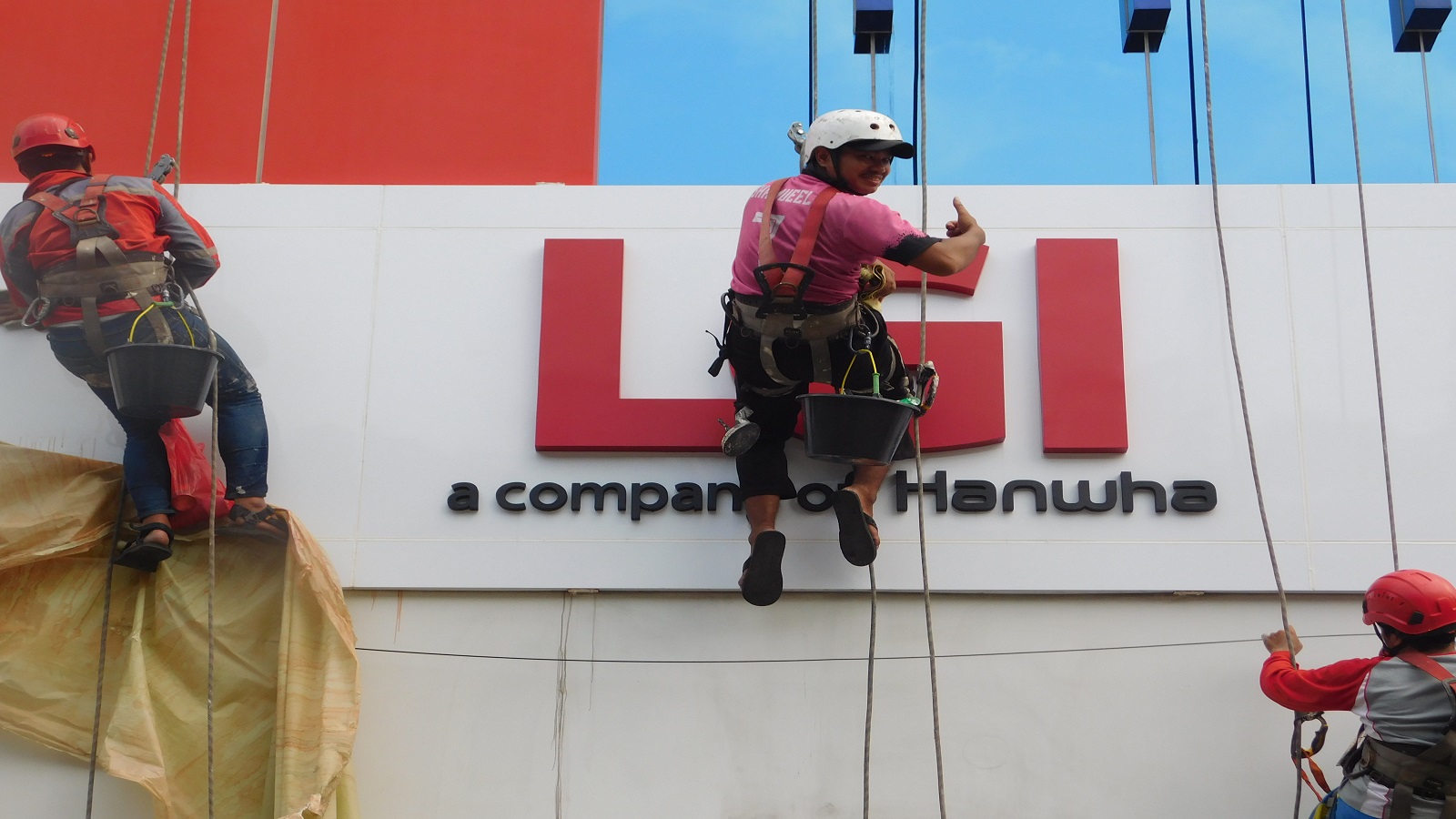 cuci kaca gedung lippo general insurance cikarang 07 cuci kaca gedung lippo general insurance cikarang 07
