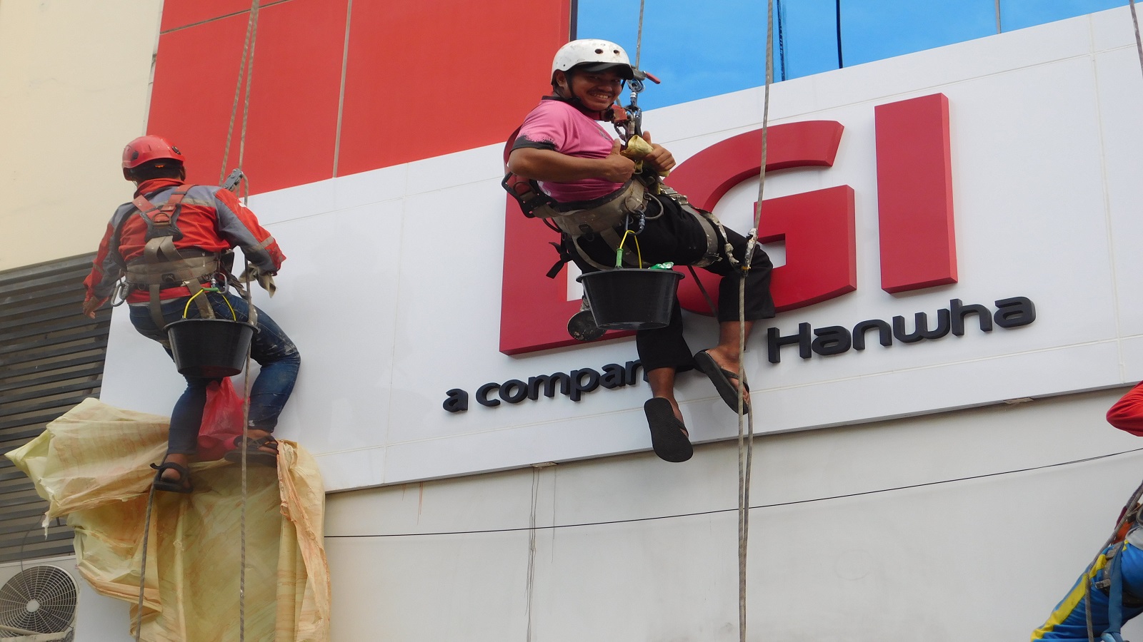 cuci kaca gedung lippo general insurance cikarang 08 cuci kaca gedung lippo general insurance cikarang 08