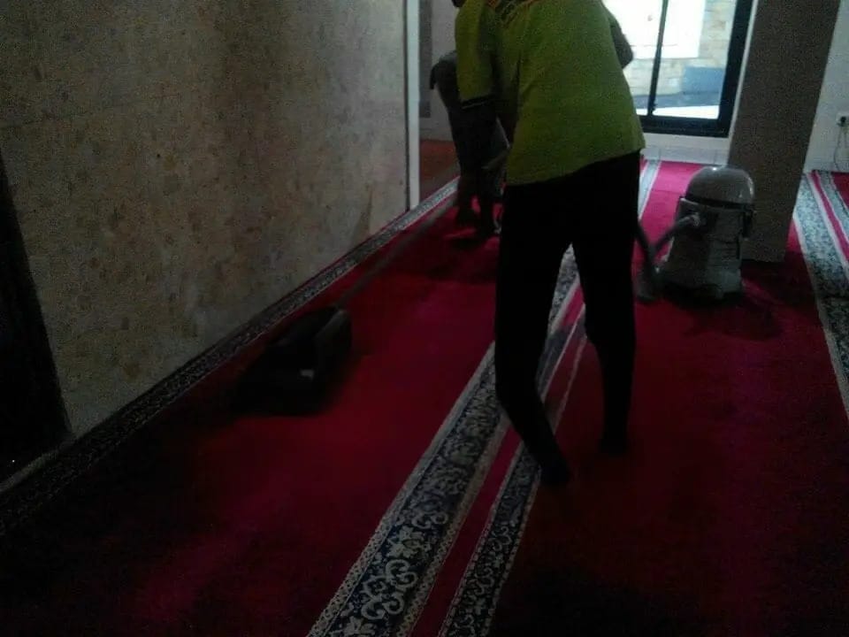 cuci karpet mesjid al furqon 10