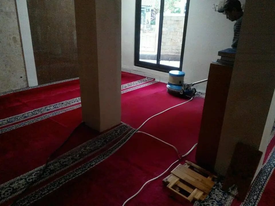 cuci karpet mesjid al furqon 11